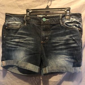 Hello I’m selling a pair of Indigo Rein shorts size 13 button embroidered teens